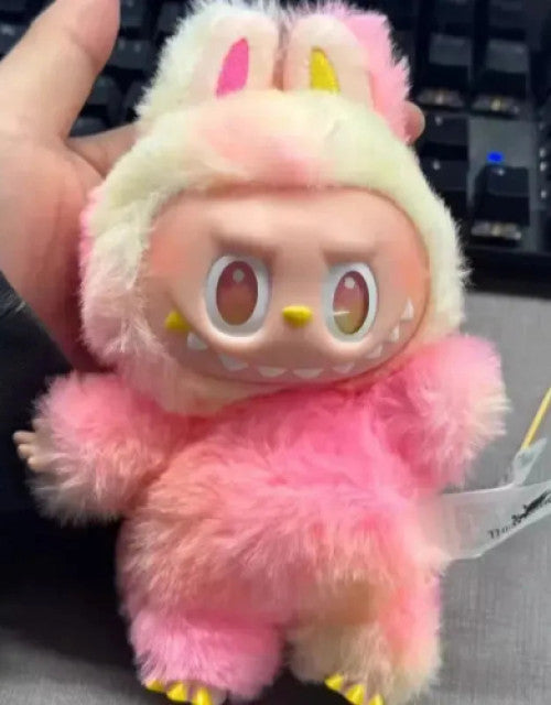 6733